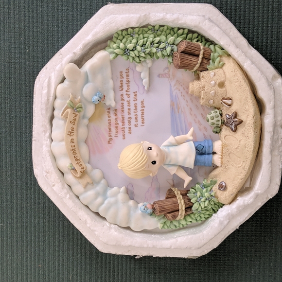 Precious Moments Footprints in the Sand - Picture 1 of 7